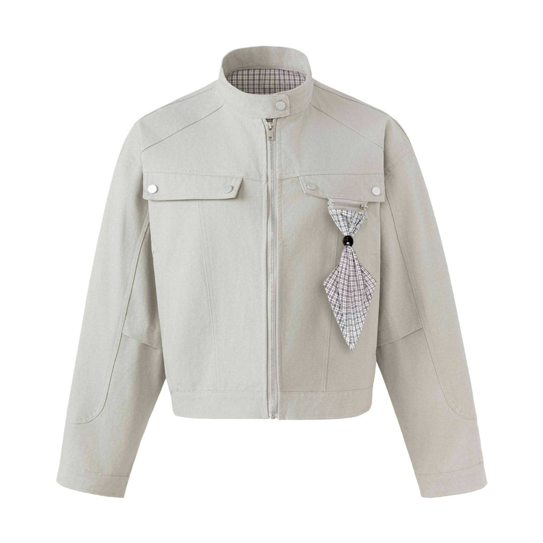 Women's short field-style blouson with stand-up collar, breast pockets, and detachable Mune Fashion pendant