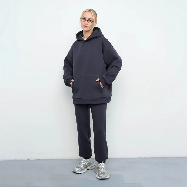 Women's oversized hoodie with kangaroo pocket and soft French terry Mune Fashion
