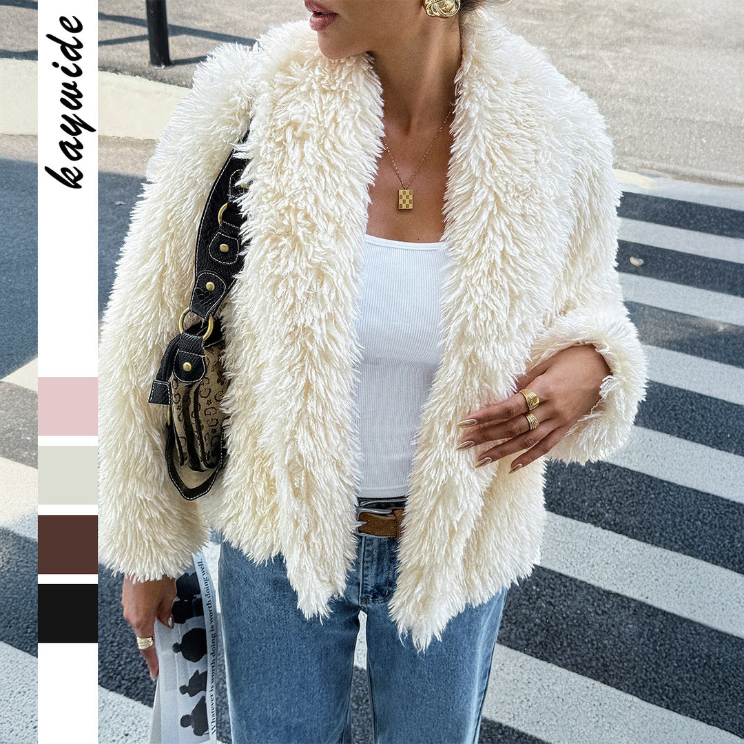Women's fluffy teddy coat with oversized shawl collar, short length and straight cut Mune Fashion