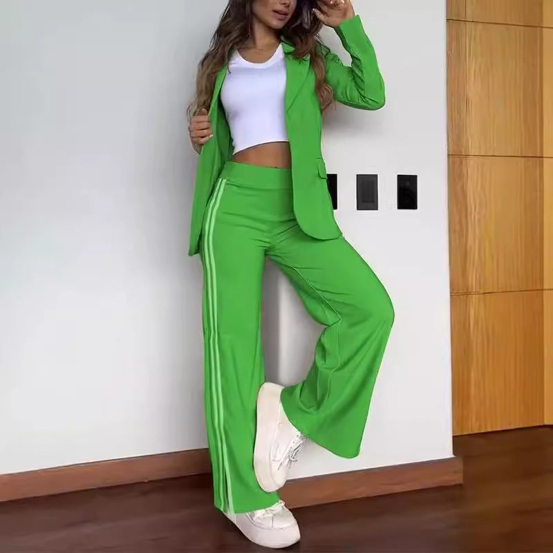 Ladies nan sporty-elegant two-piece blazer set with fitted blazer and wide jogging pants cut with side stripes Mune Fashion