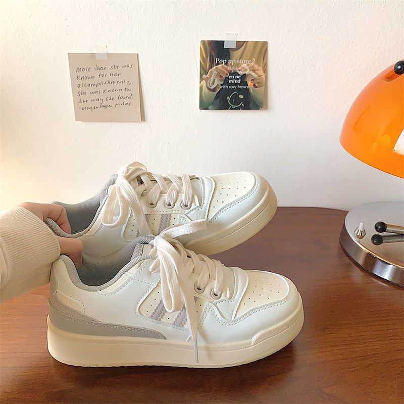 Women's Sporty Sneakers with Cushioning Comfort and Trendy Accents Mune Fashion