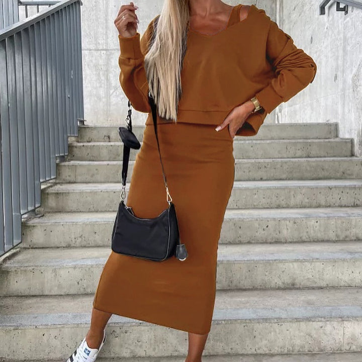 Women's Casual Set Cropped Sweatshirt with Cut-Out Straps and High-Waist Midi Skirt made of Stretch Fleece Mune Fashion