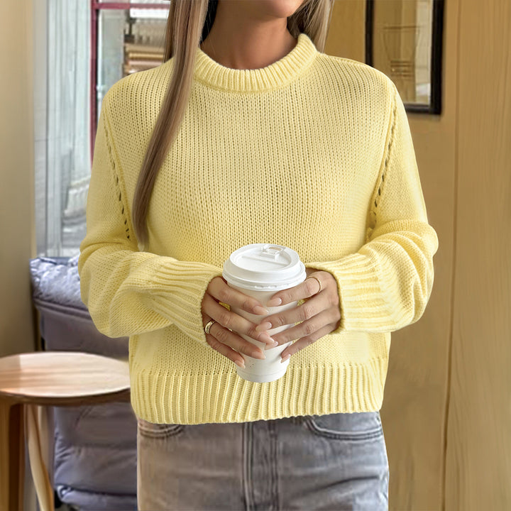 Women knitted fine knit pullover with round neckline, light oversized fit and ribbed cuffs Mune Fashion