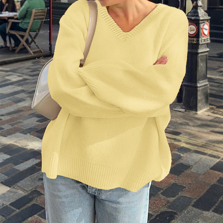 Women's oversized V-neck fine knit sweater with dropped shoulder, long kimono sleeves and wide ribbed trim Mune Fashion