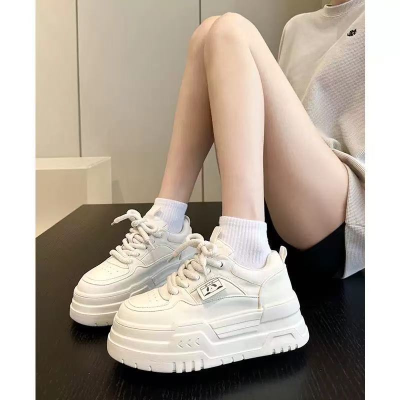 Women's Chunky Sneakers with Innovative Cushioning System and Breathable Surface Mune Fashion
