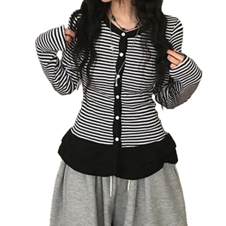 Women nan finer short cardigan with button placket, lace collar, and wavy hem Mune Fashion