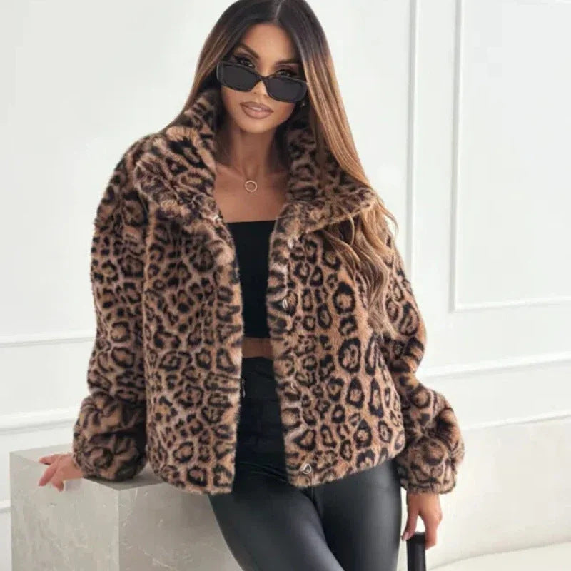 Ladies nan short faux fur jacket with animal pattern, V-neck and fitted silhouette Mune Fashion