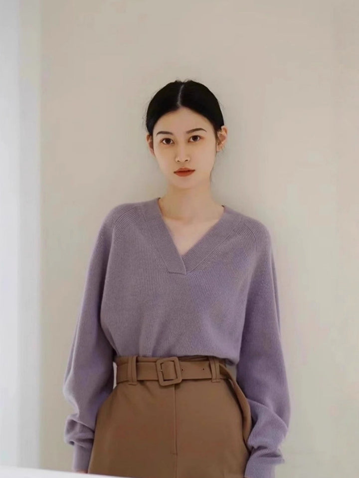 Women Loose V-Neck Sweater made of fine ribbed knit with dropped shoulder Mune Fashion
