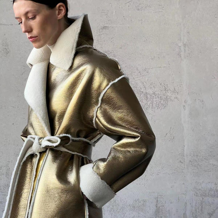Women's longline coat made of metallic material with teddy lining and dropped shoulder Mune Fashion