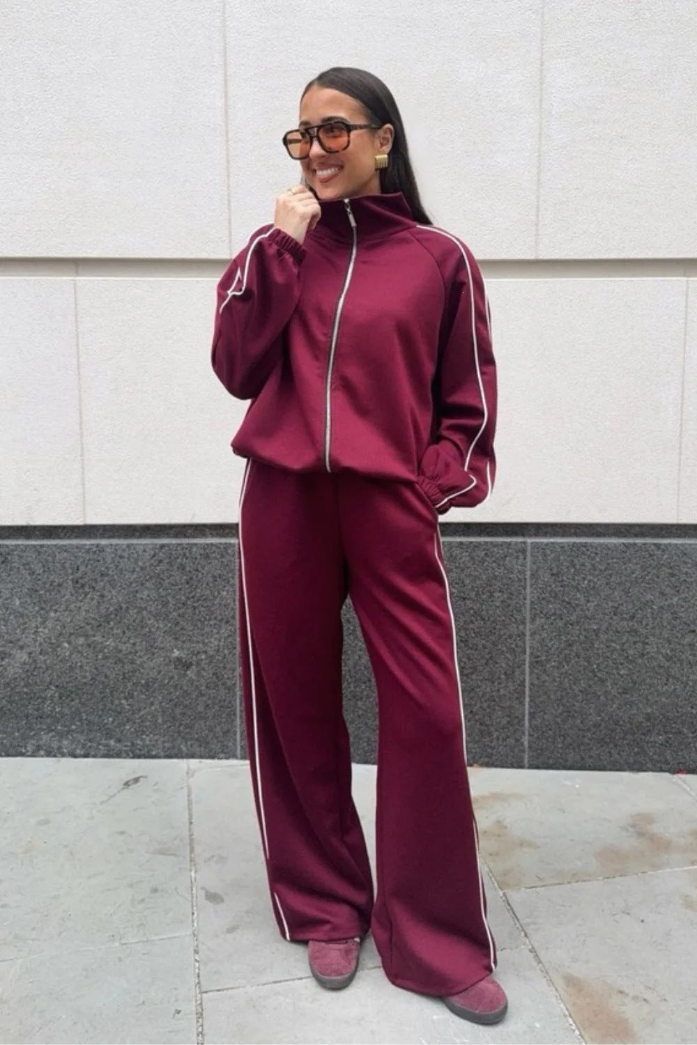 Women Two-Piece Training Set with Zipper and Contrast Piping Mune Fashion