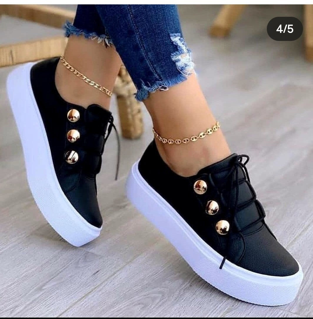 Ladies' platform sneakers in faux leather with decorative beads and padded comfort insole Mune Fashion