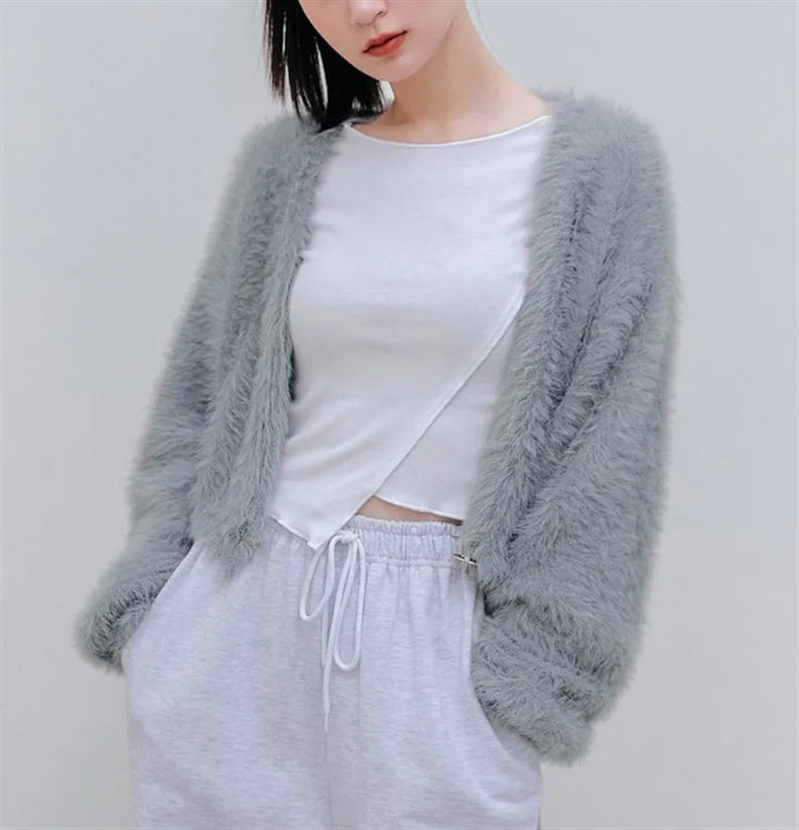 Women's Short Fluffy Faux Fur Cardigan with Open Cut and Raglan Sleeves Mune Fashion