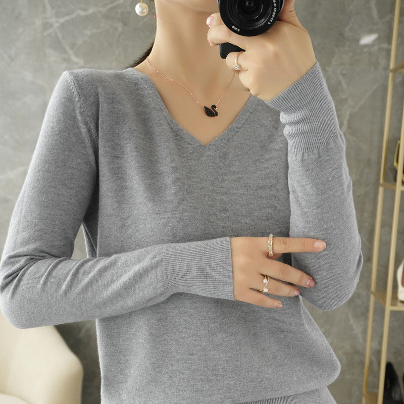 Women light V-neck cashmere-look fine knit sweater Mune Fashion