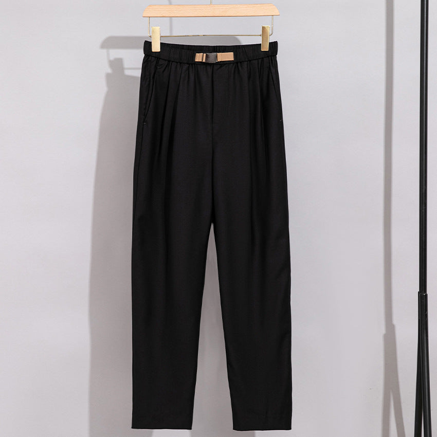 Ladies lightweight fabric trousers with elastic waistband, pleats and straight leg Mune Fashion