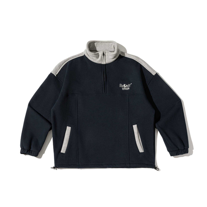 Unisex Half-zip sweatshirt in oversized boxy cut with high stand-up collar and kangaroo pocket Mune Fashion