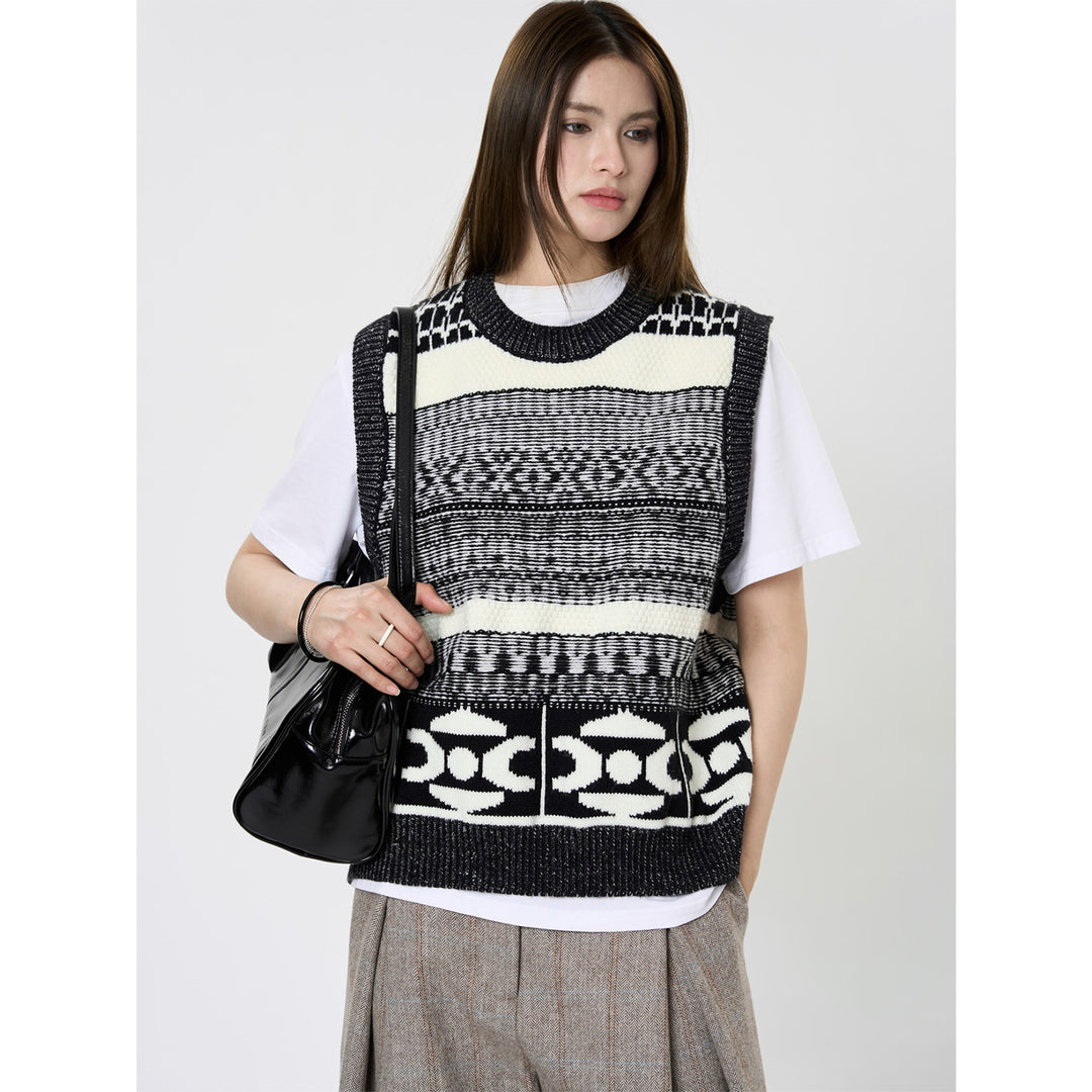 Women Jacquard knit vest with round neck and boxy silhouette Mune Fashion
