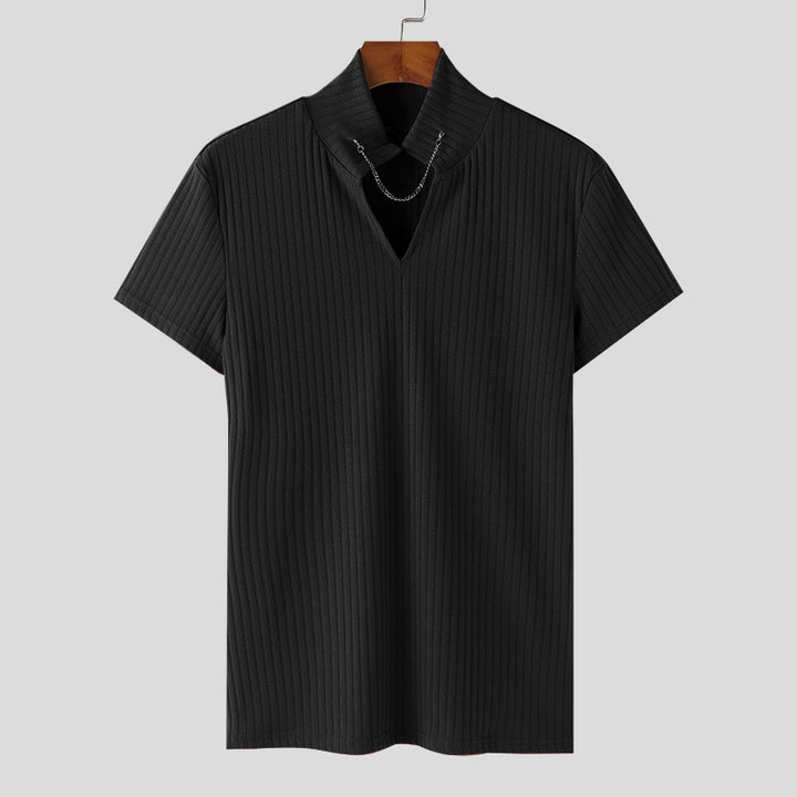 Women's slightly ribbed short-sleeve top with stand-up collar, V-neck and decorative chain Mune Fashion