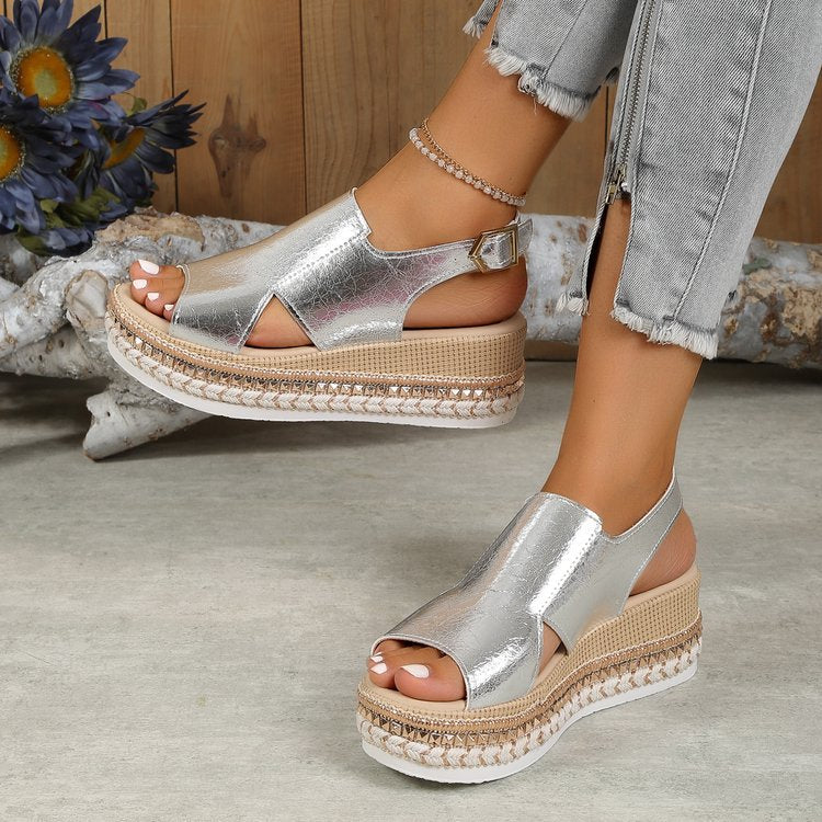 Ladies' plateau sandals made of embossed faux leather with braided espadrille sole and adjustable heel strap Mune Fashion