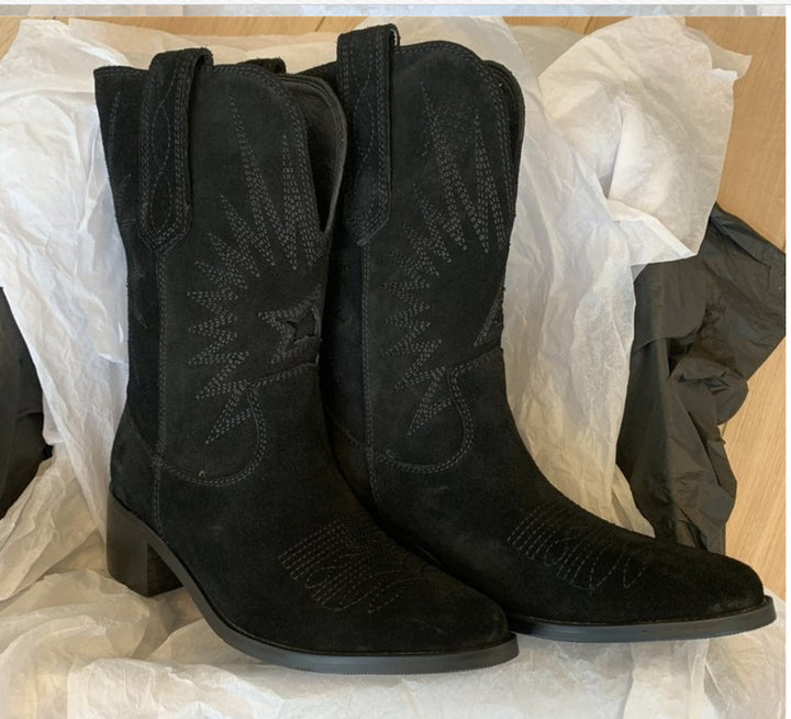 Women's suede western boots with pointed toe and mid-high block heel Mune Fashion