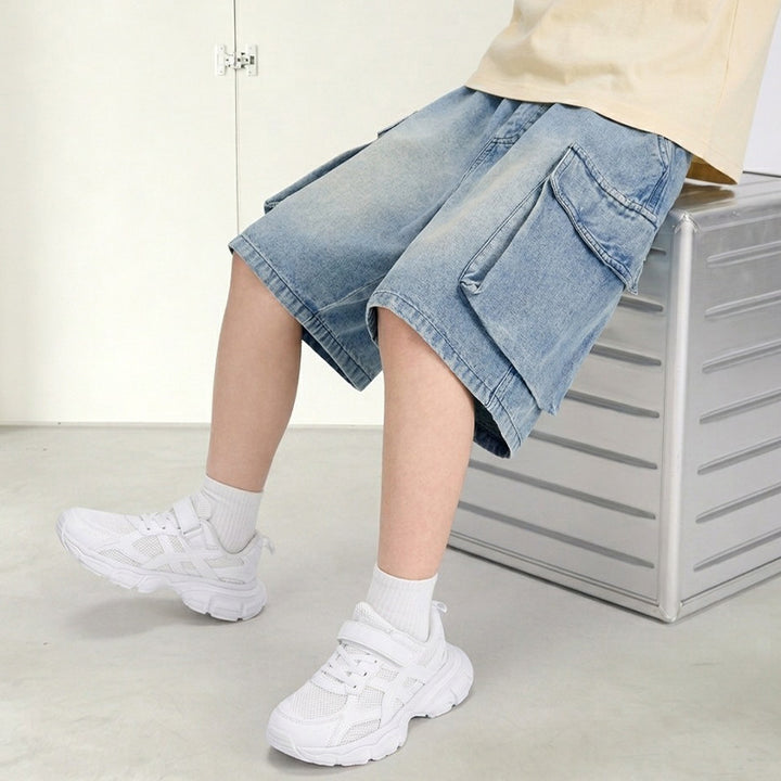 Boys casual denim shorts with practical cargo pockets Mune Fashion