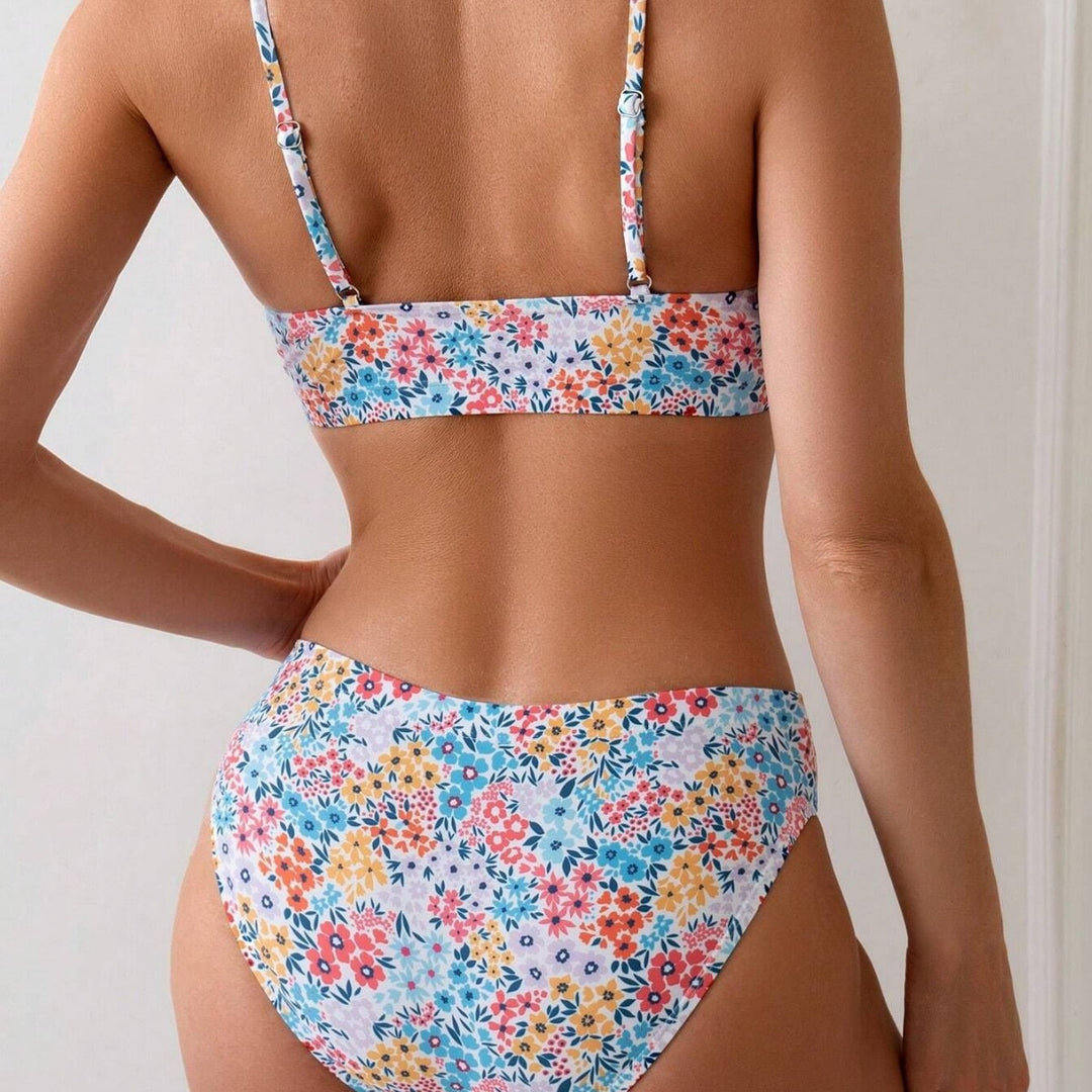 Women's bikini set with floral accents and high-cut bottoms Mune Fashion