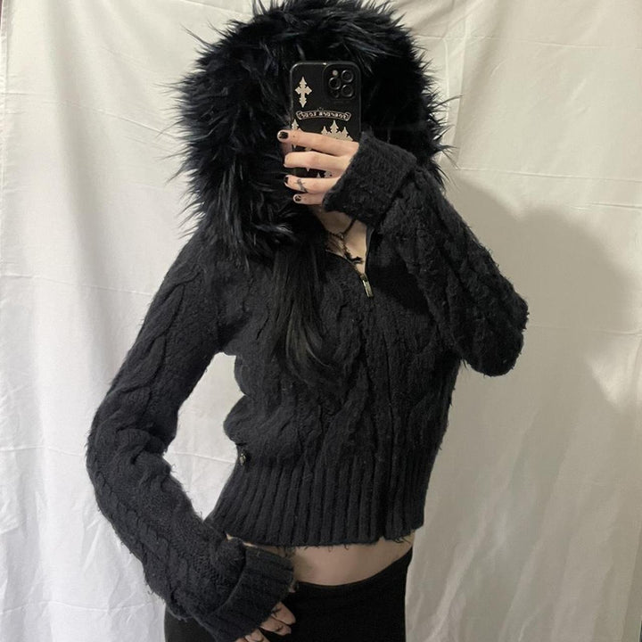 Women's short cut hoodie with faux fur hood, zipper and fitted cuff Mune Fashion