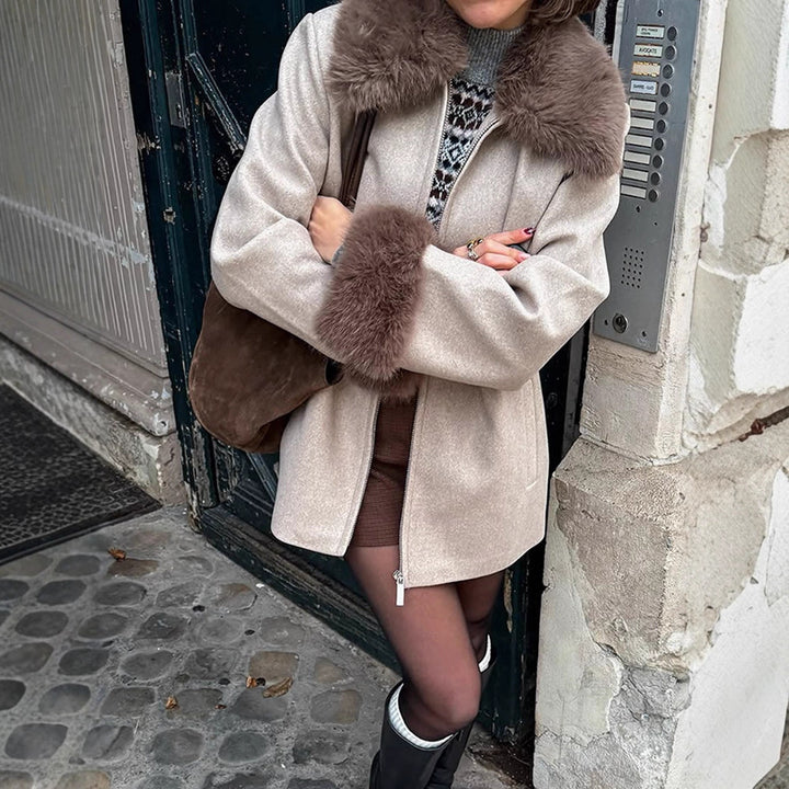 Women's elegant short coat made of wool blend with detachable woven fur collar and concealed two-way zipper Mune Fashion