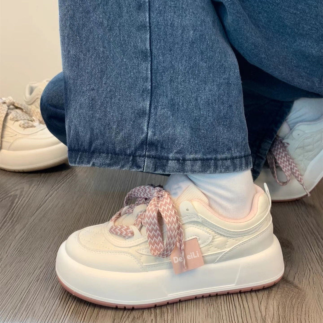 Women's sporty sneakers with fashionable upper material and innovative lacing design Mune Fashion