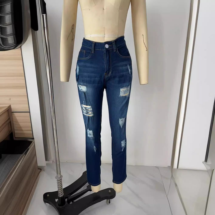 Women high-rise skinny jeans with destroyed details and rolled ankle cuffs Mune Fashion