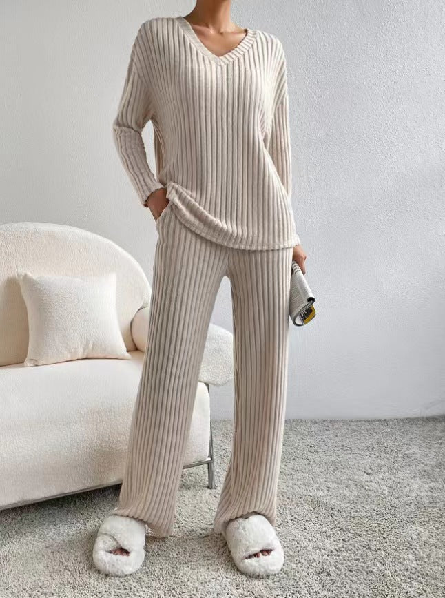 Women's Ribbed Relax Set made of Fine Knit with V-Neck and Loose Comfort Pants Mune Fashion