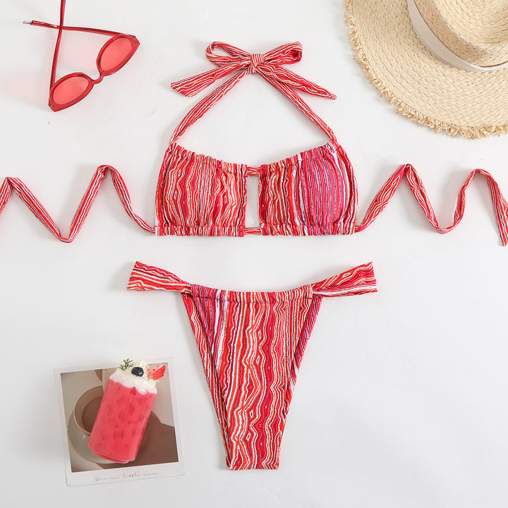 Women Bikini Set with playful back detail and floral pattern Mune Fashion