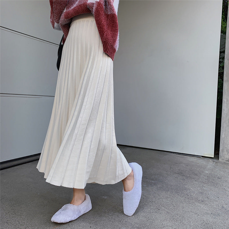 Ladies Long, pleated skirt made of soft material Mune Fashion