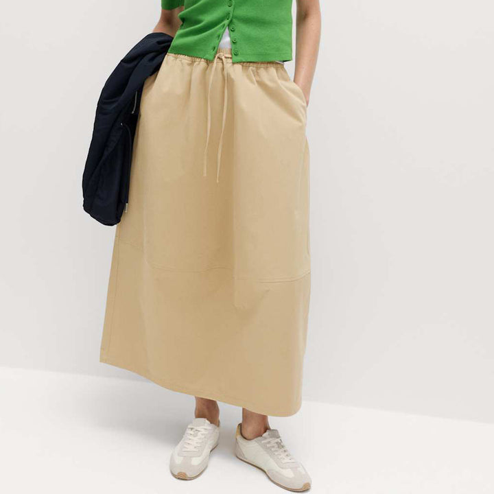Women's midi skirt with elastic drawstring waist, side pockets and sporty A-line cut.