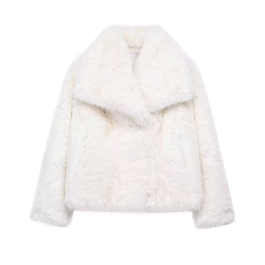 Ladies' short faux fur coat with oversized shawl collar and soft lining Mune Fashion