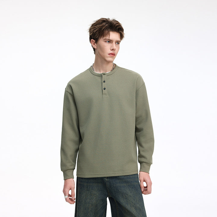 Men's waffle structure Henley thermal shirt with button placket and relaxed fit Drune