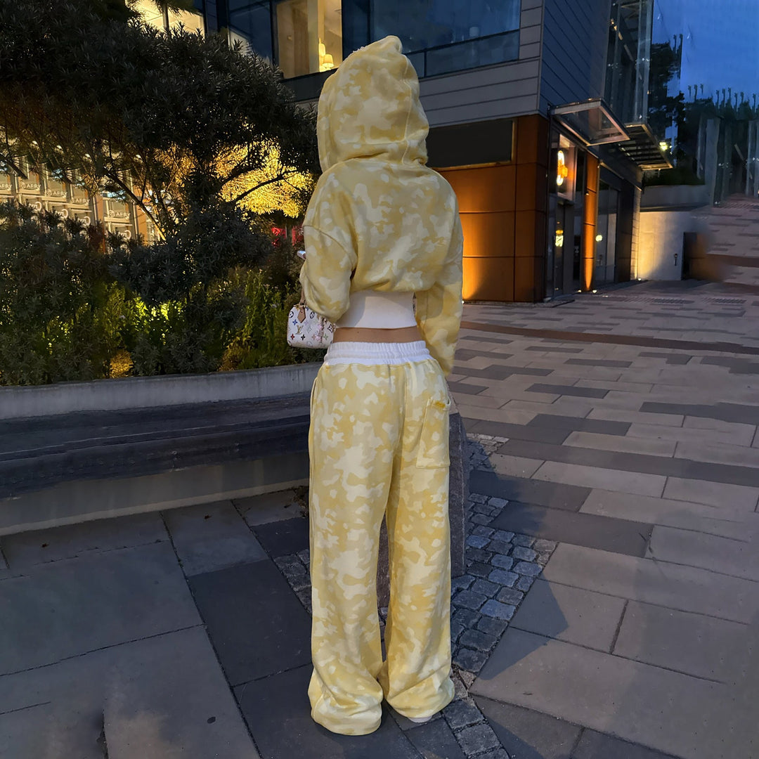 Ladies Stylish and Comfortable Tracksuit Set with Short Hoodie and Jogging Pants Mune