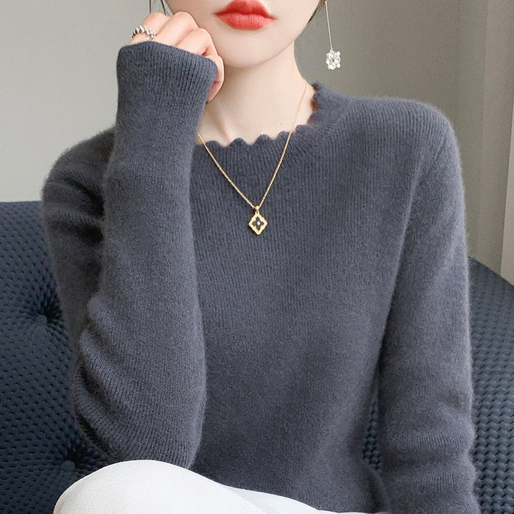 Women's Soft Fine Knit Sweater with Wavy Round Neckline and Cashmere-like Surface Mune Fashion