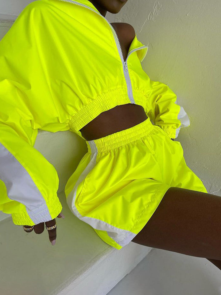 Women's nano short sports tracksuit with crop zip jacket and elastic high-waist shorts Mune Fashion