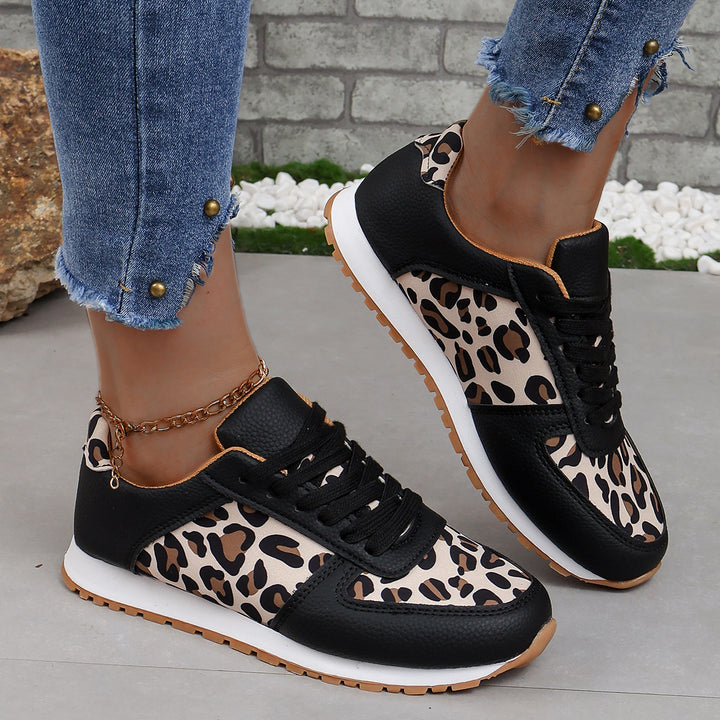 Women's sporty leopard print retro sneakers with padded comfort insole and contoured rubber sole Mune Fashion