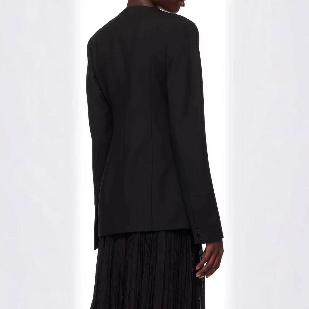 Women's tailored single-breasted blazer with round neck, concealed button placket and flap pockets Mune Fashion