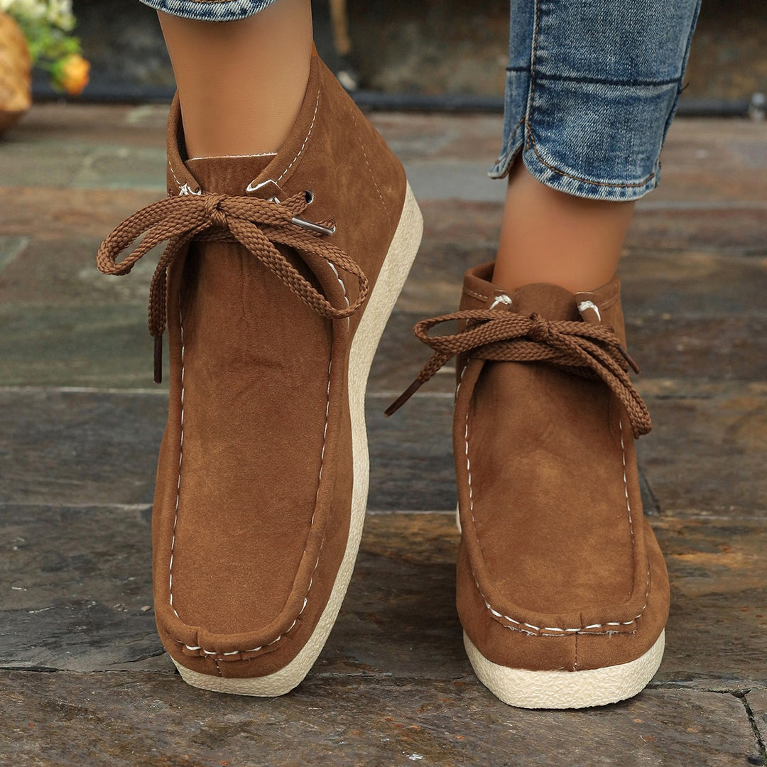 Women ankle-high moccasin boot with suede look, worn moccasin seam, cushioning crepe sole and sturdy laces Mune Fashion