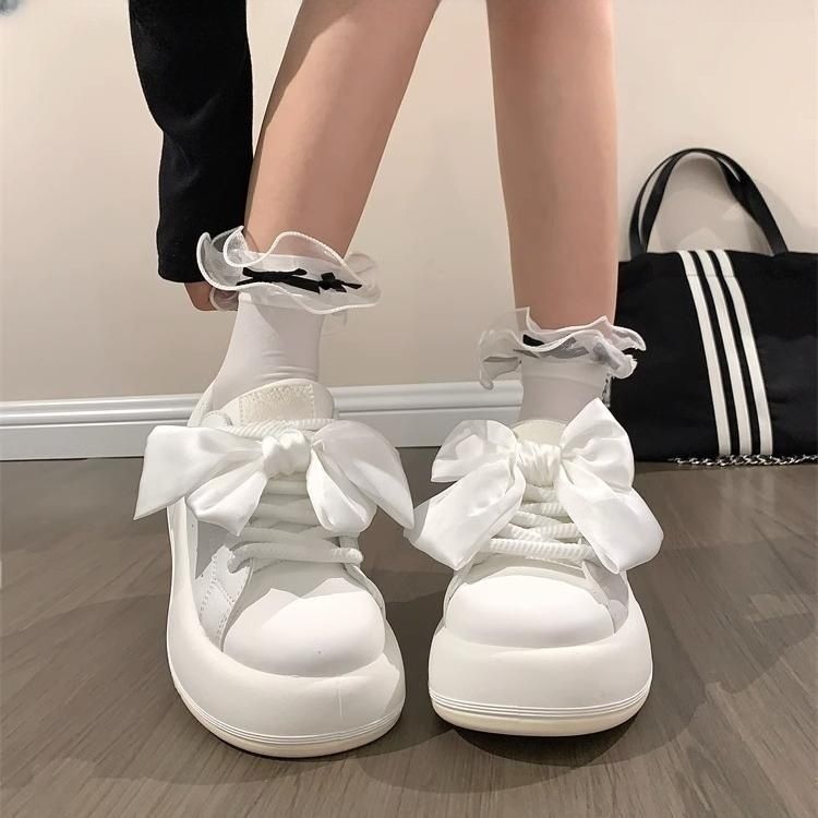 Women's sneakers with fashionable bow design and comfort sole Mune Fashion