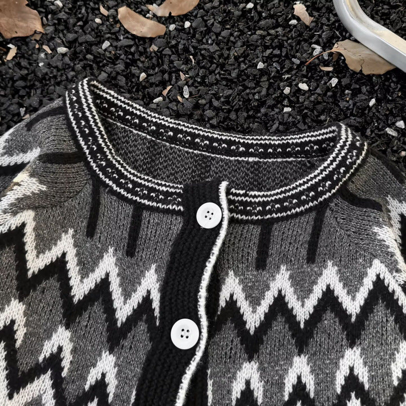 Women's Norwegian Cardigan in Oversize Cut with Round Neckline and Contrast Button Placket Mune Fashion