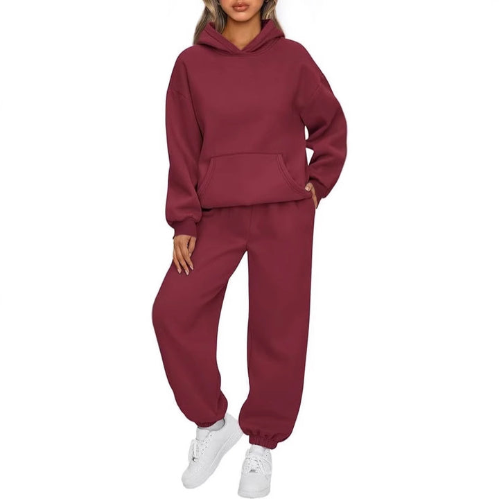 Women's oversized luxurious loungewear set hoodie with kangaroo pocket and wide-cut joggers with elastic ankle cuffs Mune Fashion