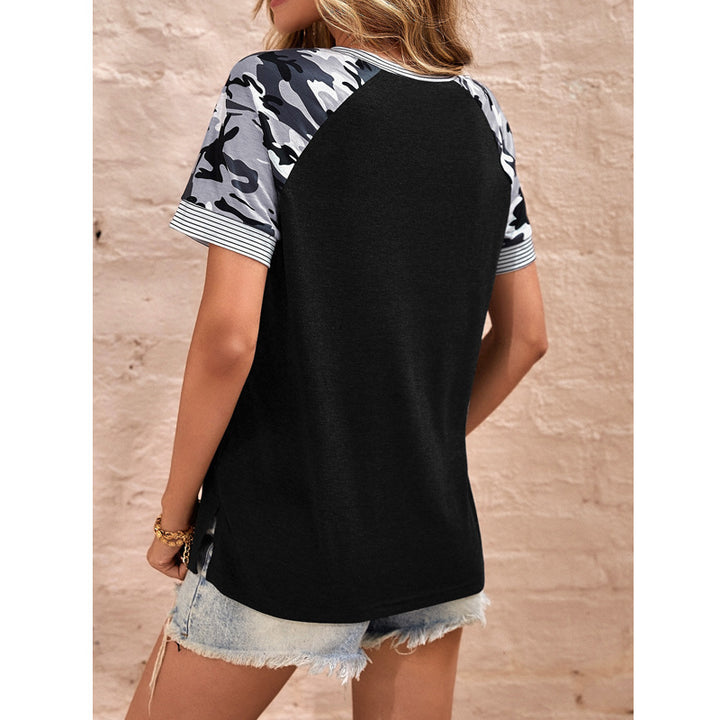 Women's short sleeve shirt with camouflage sleeves, round neckline and striped cuffs Mune Fashion