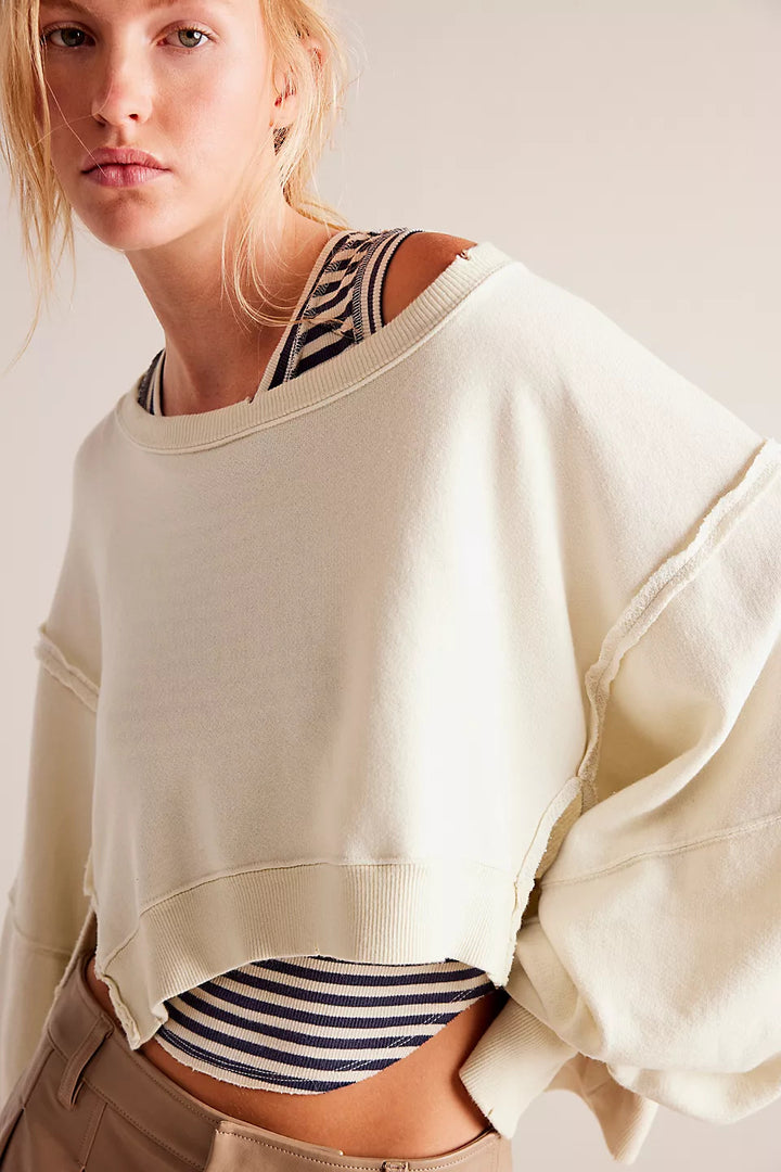 Women's cropped oversized sweatshirt with thumb hole, frayed hem, and wide raglan sleeves Mune Fashion