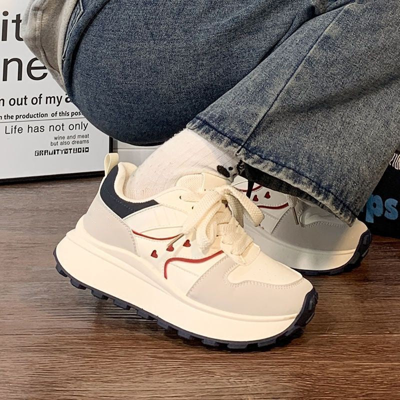 Ladies' platform sneaker in retro trail look with heart decorative seams and chunky tread sole Mune Fashion