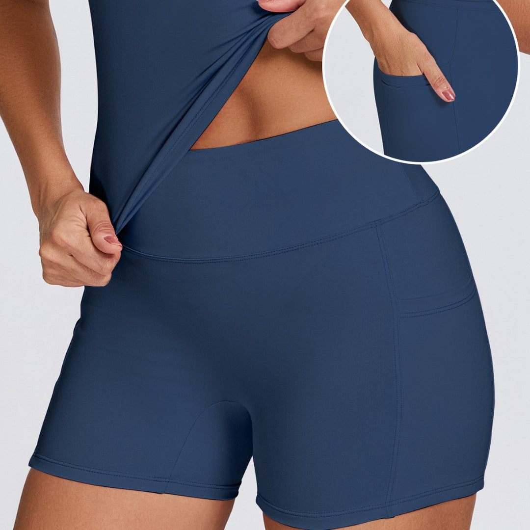 Women’s sporty compression shorts with practical side pockets Mune Fashion
