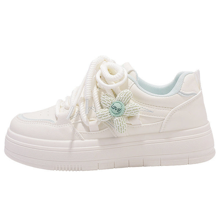 Women's sneakers with floral pendant and comfortable sole Mune Fashion