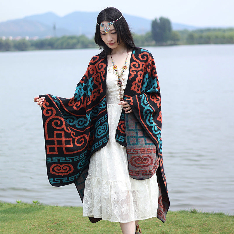 Women's jacquard wrap in ruana style with ornamental weaving structure Mune Fashion